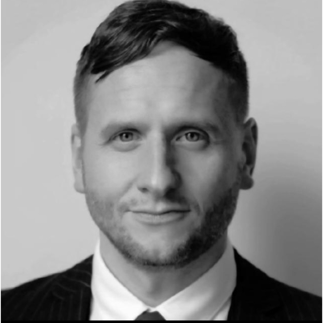 Danny Bel headshot